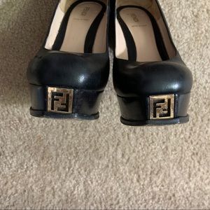 FENDI LOGO PUMPS